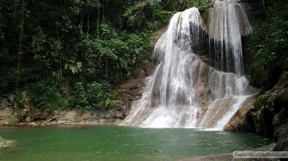 The upper falls at Gozalandia Waterfall, free to visit once you have paid the per-car parking fee in San Sebastián, Puerto Rico